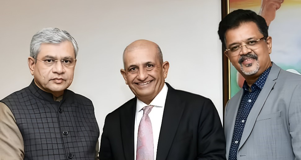 रेल मंत्री ने भारत सरकार का आधिकारिक कैलेंडर किया लॉन्च