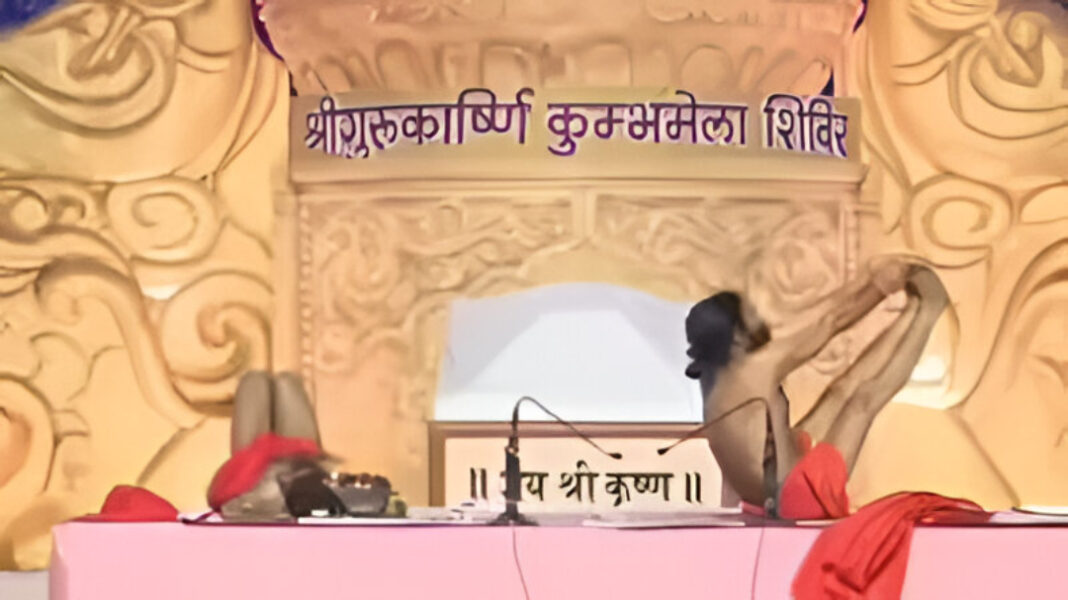 महाकुम्भ पहुँचे योगगुरू स्वामी रामदेव ने श्री गुरु कार्ष्णि आश्रम में कराया योगाभ्यास