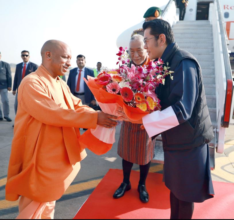 भूटान नरेश जिग्मे खेसर ने संगम में लगाई अस्था की डुबकी