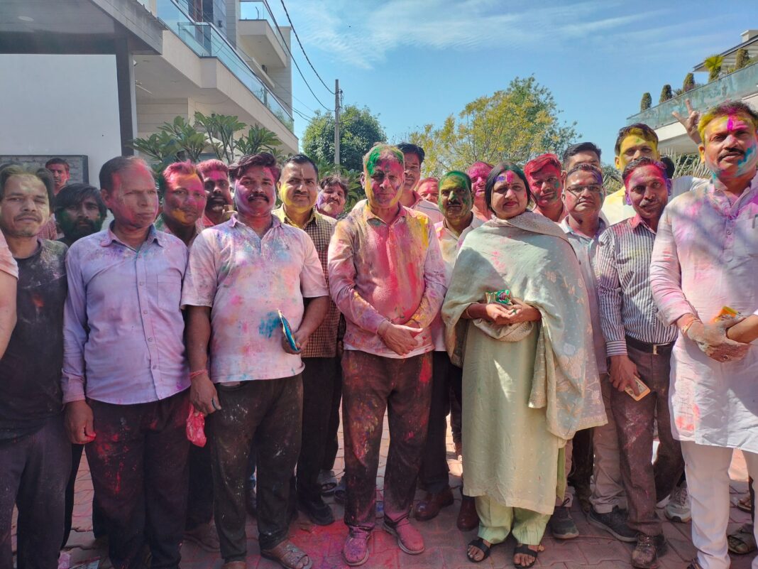 यमुनानगर: भाजपा कार्यकर्ताओं ने निगम चुनाव में जीत के साथ दोहरी खुशी से मनाई होली