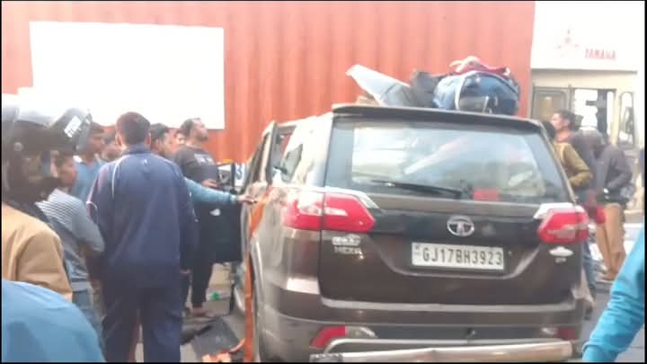 उत्तर प्रदेश के बस्ती जिले में भीषण सड़क हादसा, 5 की मौत