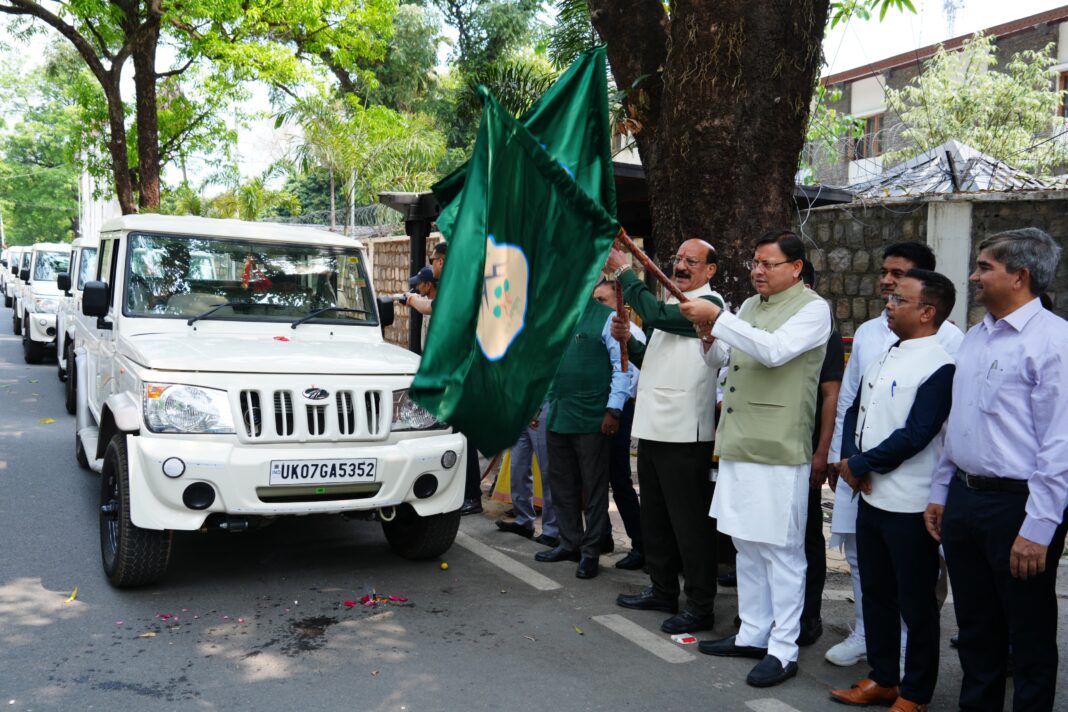 मुख्यमंत्री ने 23 बोलेरो कैंपर वाहनों को हरी झंडी दिखाकर किया रवाना