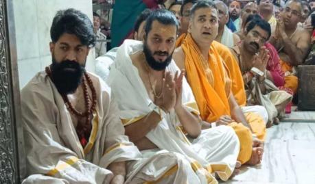 साउथ भारतीय सिनेमा के सुपरस्टार यश ने महाकालेश्वर मंदिर में टेका माथा, लिया भोलेनाथ का आशीर्वाद