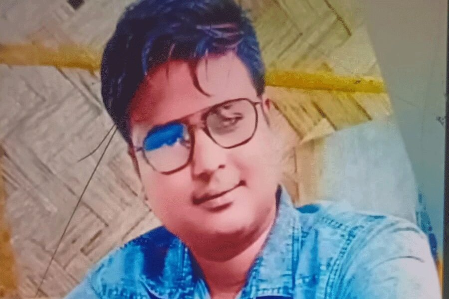 पार्टी कार्यालय के सामने टीएमसी कार्यकर्ता की गोलीमार कर हत्या