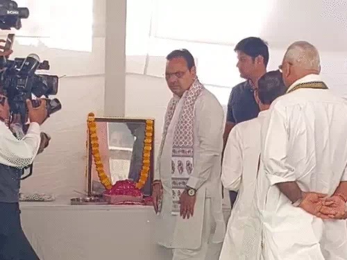 आतंकी हमले में मारे गए नीरज उधवानी को मुख्यमंत्री- पूर्व मुख्यमंत्री समेत कई नेताओं ने दी श्रद्धांजलि