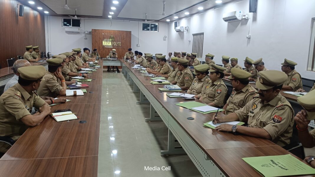 हिस्ट्रीशीटरों पर होगी ताबड़तोड़ कार्रवाई, पैदल गश्त पर डीआईजी ने दिया बल