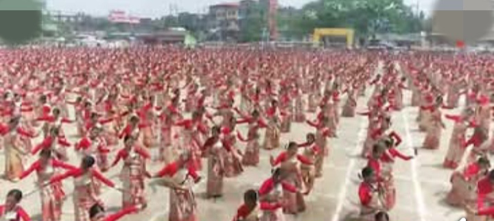 नलबाड़ी में तीन सौ से अधिक बिहू नृत्यांगनाओं ने किया मनमोहक प्रदर्शन