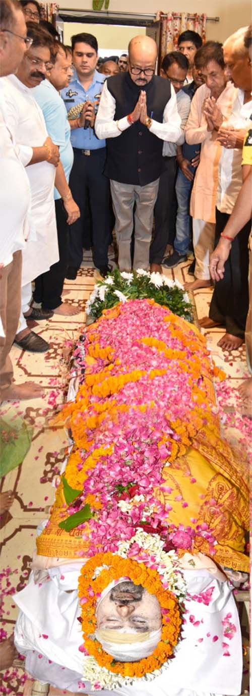 राज्यपाल रमेन डेका ने आतंकी हमले मे जान गंवाने वाले मिरानिया को दी श्रद्धांजलि