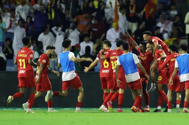 ऑबामेयांग के लेट गोल की बदौलत अल क़दीसिया ने अल नस्र को 2-1 से हराया