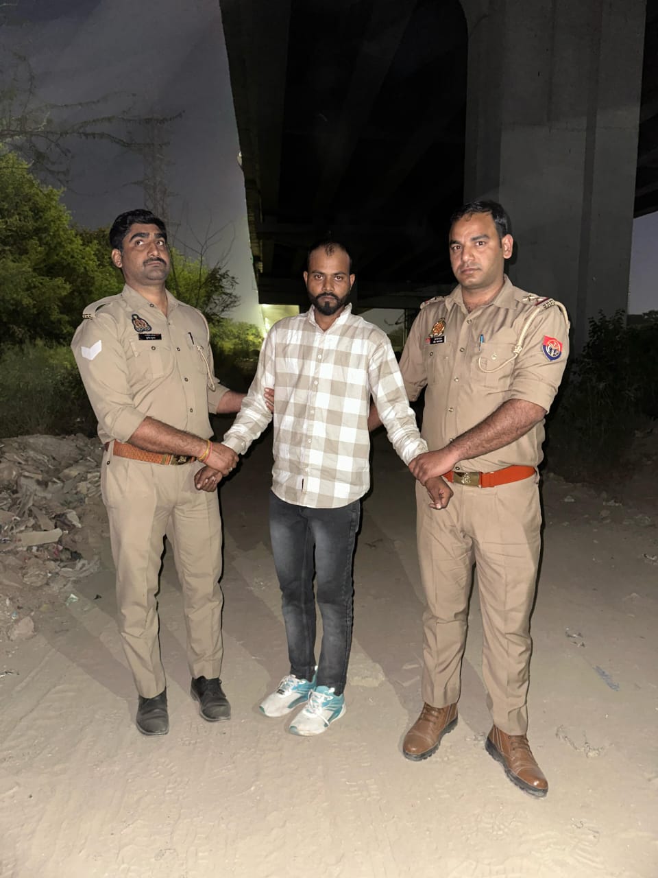 गाजियाबाद में दो जगह पुलिस व बदमाशों के बीच चली गोलियां, दो हत्यारोपित समेत तीन बदमाश गिरफ्तार