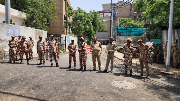 पुलिस हिरासत से भागने की कोशिश में गंभीर रूप से घायल हुए एक कुख्यात अपराधी की मौत