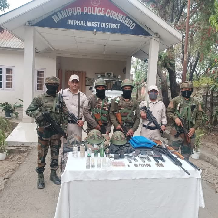 इंफाल वेस्ट में सुरक्षा बलों ने बरामद किया हथियारों का जखीरा