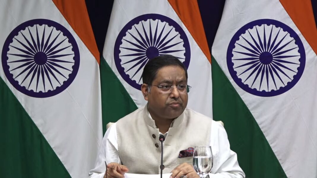 भारत की बांग्लादेश को सलाह, दिखावा करने की बजाय अपने यहां अल्पसंख्यकों की रक्षा करने पर दे ध्यान