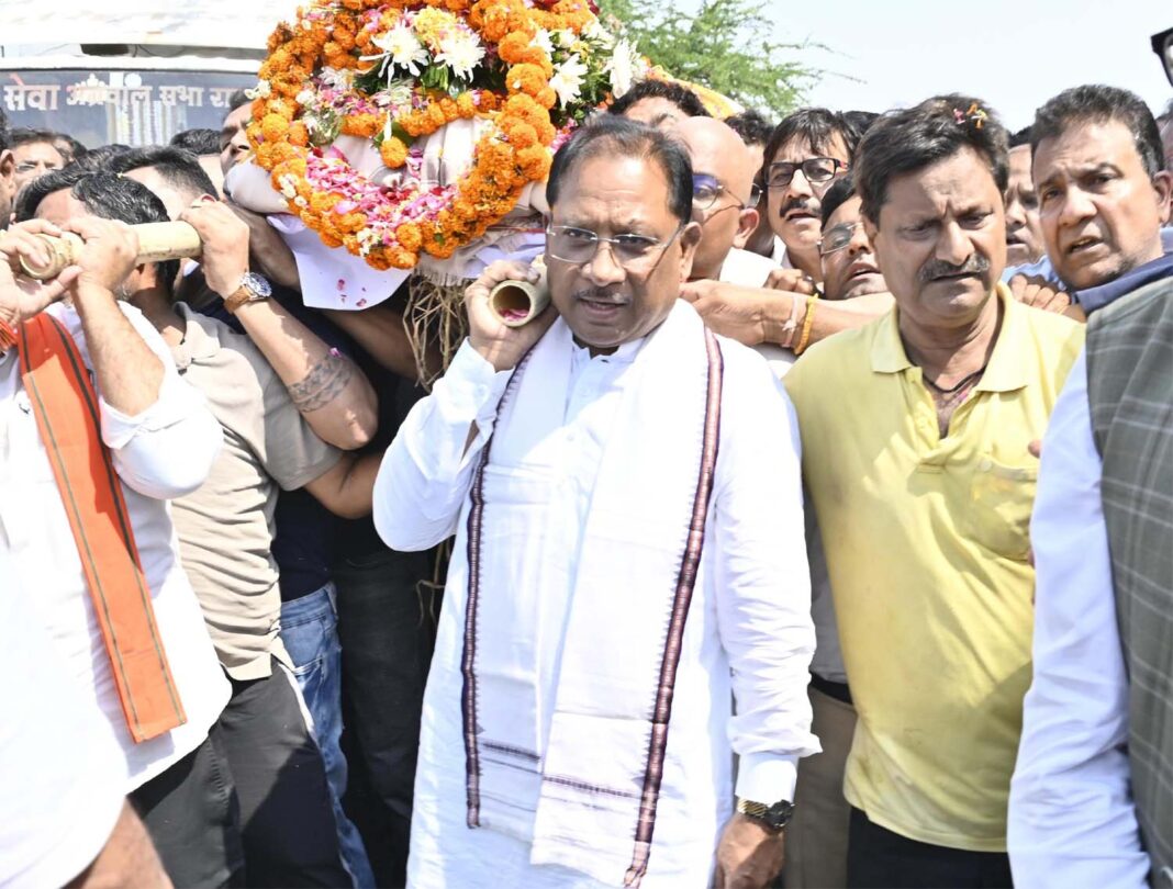 मुख्यमंत्री साय का मुंबई दौरा रद्द, दिनेश मिरानिया की अंत्येष्टि में हुए शामिल