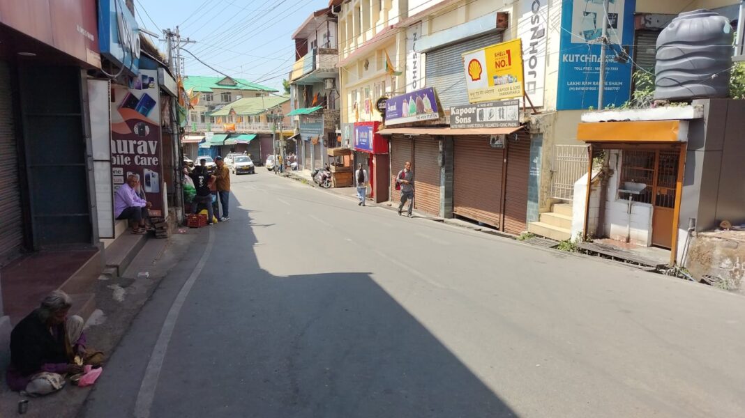 कांगडा में पहलगाम आतंकी हमले के खिलाफ जनाक्रोश, दोपहर तक बाजार किए बंद