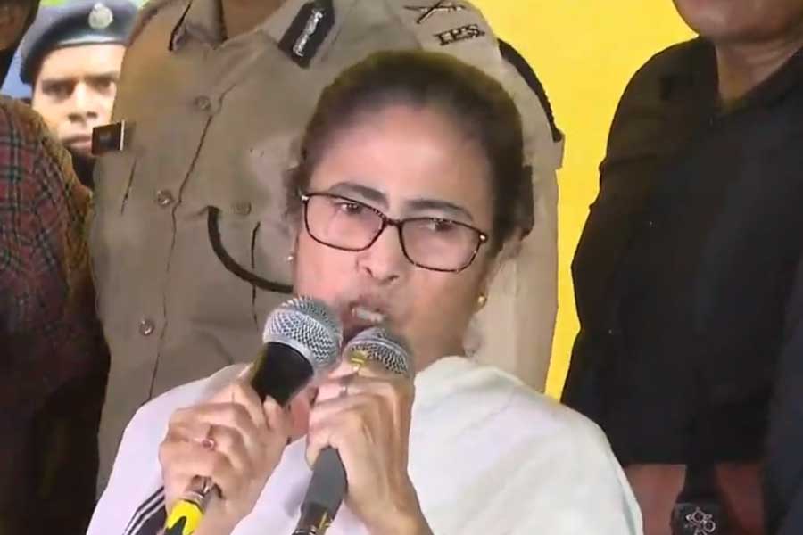 वक्फ विरोध प्रदर्शन को लेकर ममता बनर्जी का दावा- कांग्रेस की जीती सीट पर ही भड़की हिंसा