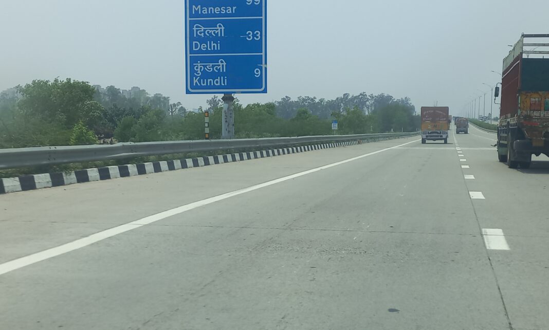 ईस्टर्न पेरिफेरल सड़क हादसे में कैंटर चालक की मौत, दो घायल