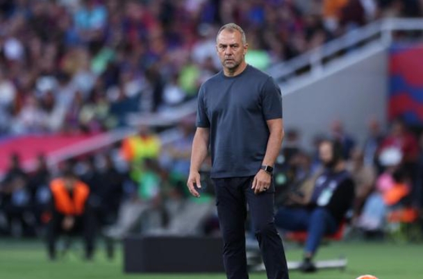 हांसी फ्लिक ने बढ़ाया बार्सिलोना के साथ करार, 2027 तक बने रहेंगे कोच