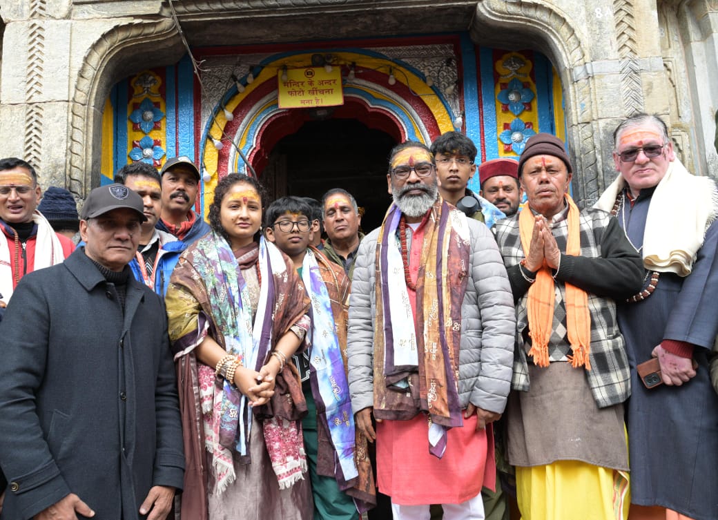 झारखंड के मुख्यमंत्री हेमंत सोरेन ने परिवार संग बाबा केदारनाथ के किए दर्शन