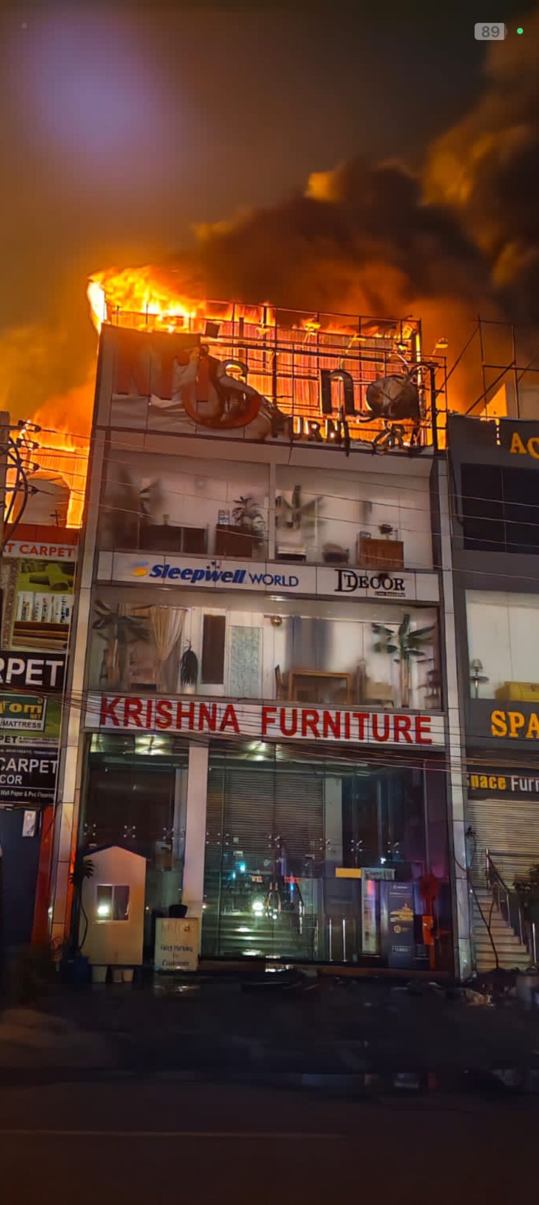 गुरुग्राम की फर्नीचर मार्केट में लगी भयंकर आग