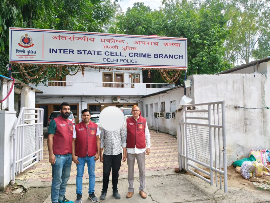 प्रतिबंधित ई-सिगरेट की तस्करी में आरोपित गिरफ्तार