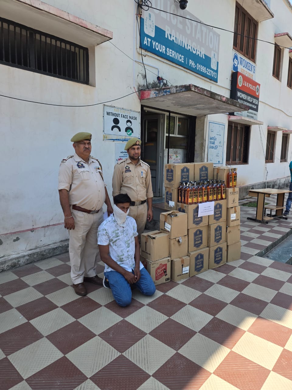 उधमपुर पुलिस ने अंतरराज्यीय शराब तस्कर को गिरफ्तार किया