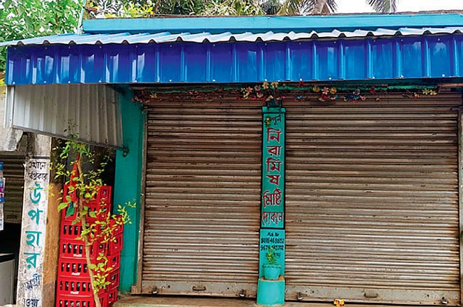 पश्चिम मेदिनीपुर के गांव में पसरा सन्नाटा, नाबालिग की आत्महत्या के बाद गांव छोड़ भागे पुरुष