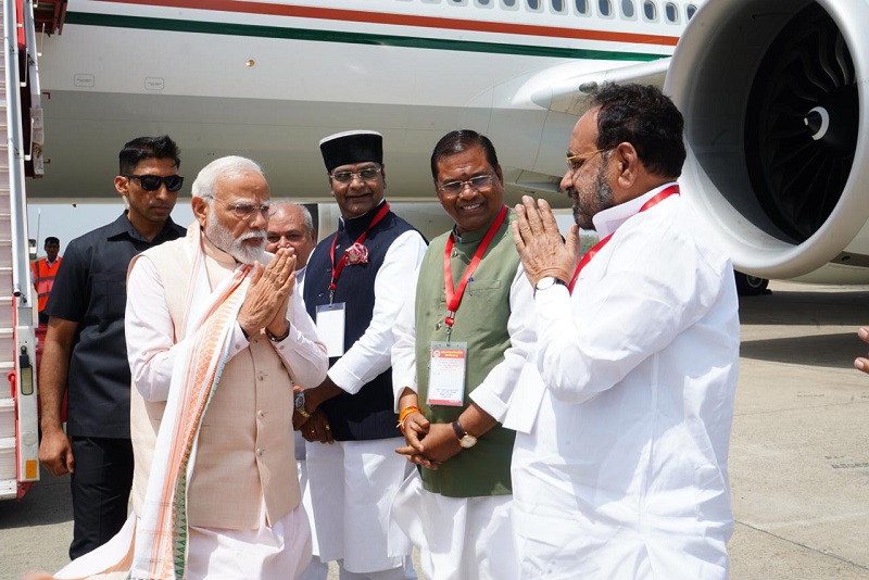 प्रधानमंत्री मोदी भोपाल पहुंचे, महिला सशक्तिकरण महासम्मेलन में होंगे शामिल