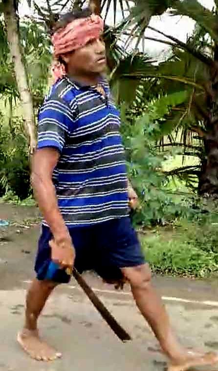 एक हाथ में धारदार हथियार और दूसरे हाथ में महिला का कटा सिर लेकर घूम रहा था युवक, पुलिस ने किया गिरफ्तार