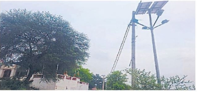 बलरामपुर : एनीकट से महामाया मंदिर तक लगे 10 सोलर लाइट्स एक माह के अंदर खराब