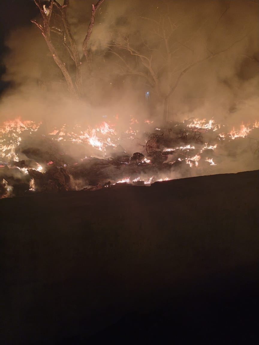 संडे बाजार रोड स्थित झुग्गियों में लगी आग