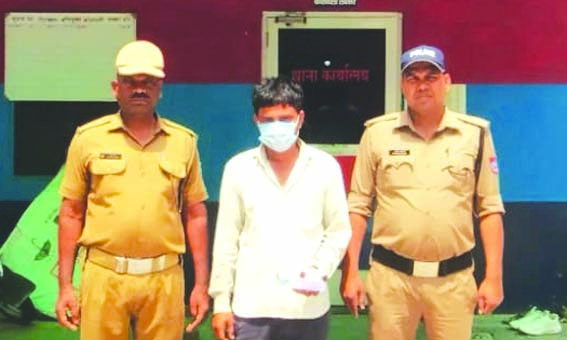 स्मैक के साथ पुलिस गिरफ्त में आया तस्कर