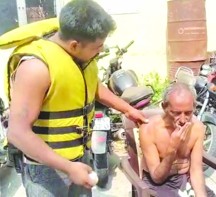 गंगनहर में डूब रहे बुजुर्ग की जलवीर ने बचायी जान