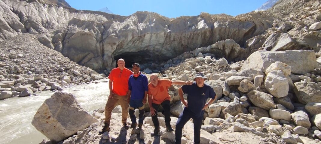 गौमुख ग्लेशियर बना पर्यटकों का पसंदीदा स्थल