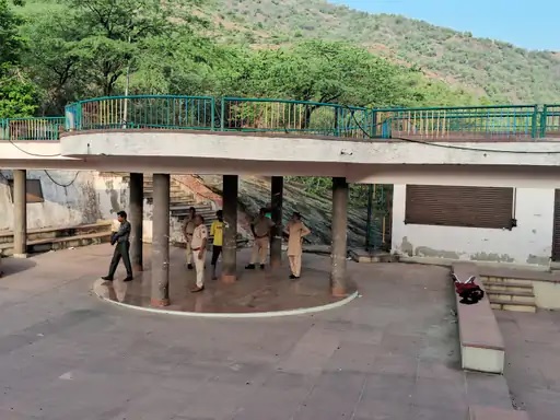 पुष्कर घाटी में युवती का शव फंदे से लटका मिला, सुसाइड नोट से प्रेम-प्रसंग का खुलासा