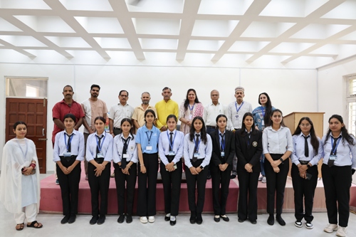 कैरियर प्वाइंट विश्वविद्यालय की छात्राओं ने ठाकुर रामसिंह इतिहास शोध संस्थान नेरी का शैक्षणिक भ्रमण किया