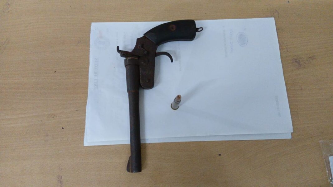 आग्नेयास्त्र के साथ युवक गिरफ्तार