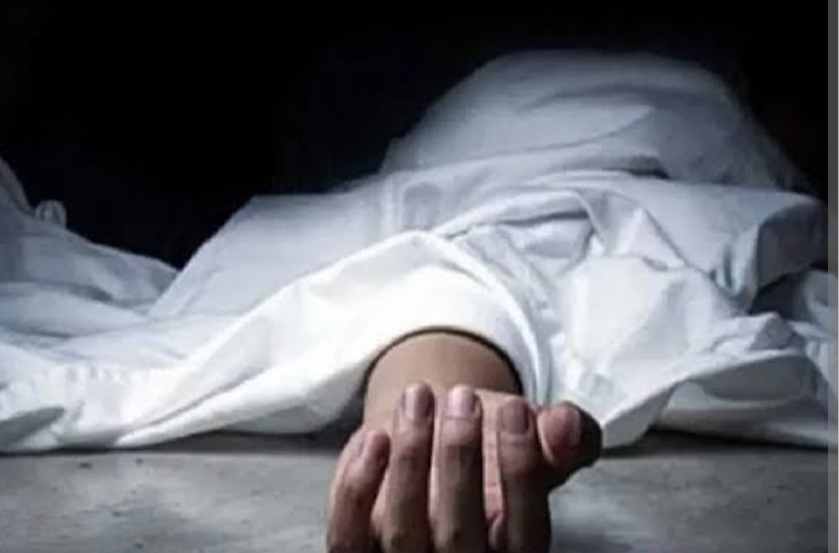 फंदे से लटका मिला युवक का शव