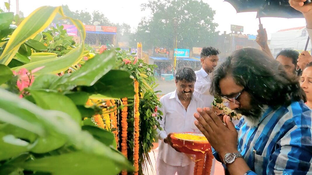 मुख्यमंत्री हेमंत सोरेन ने धरती आबा बिरसा मुंडा को श्रद्धांजलि अर्पित की