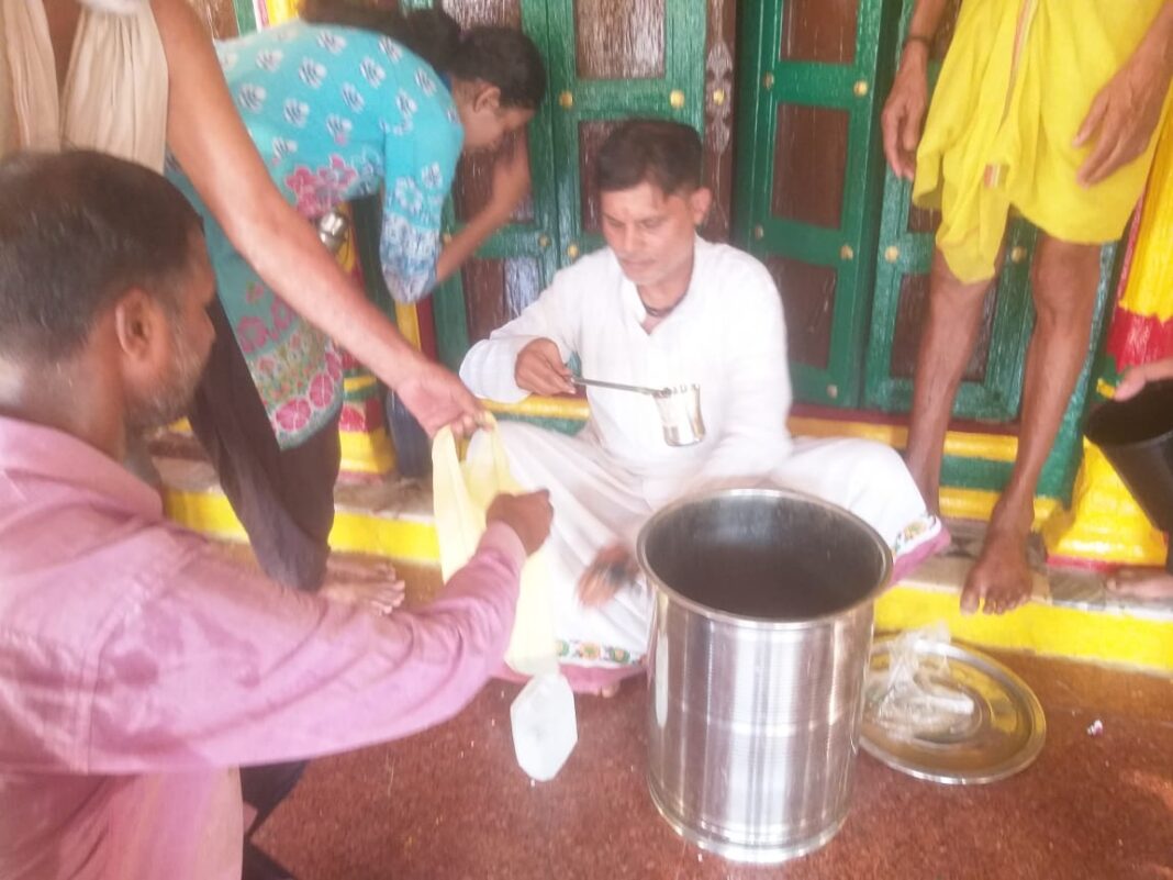 प्रतीक रूप से बीमार भगवान जगन्नाथ को चढ़ रहा है औषधीय काढ़ा, श्रद्धालु हो रहे लाभान्वित