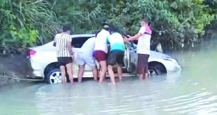 हरिद्वार: अनियंत्रित कार गंगनहर में गिरी, एक की मौत, अन्य की तलाश जारी