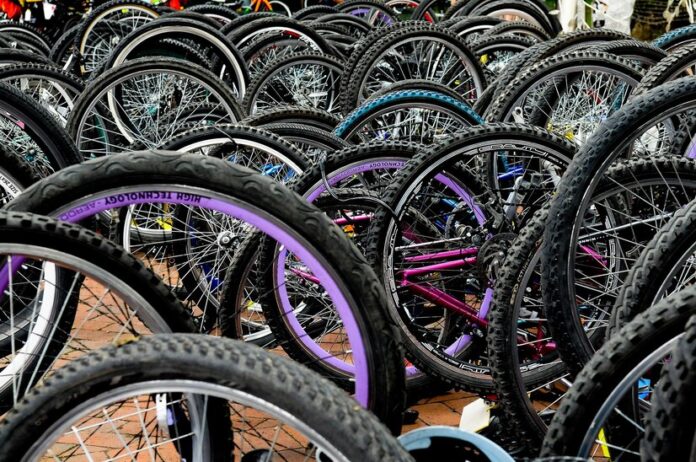 bicycle-cyclists-themes_960696-487