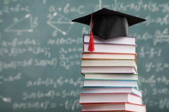 pile-school-books-with-classicblack-graduation-hat-with-school-board_488220-490