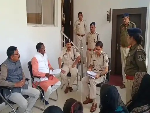 बलरामपुर में पुलिस कस्टडी में युवक की मौत से हड़कंप, चार पुलिसकर्मी लाइन हाजिर – परिजनों ने मांगा न्याय और मुआवजा