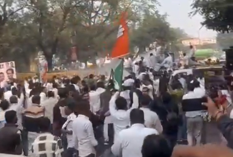 भोपाल में एसआईआर के विरोध में यूथ कांग्रेस का प्रदर्शन, वॉटर कैनन से रोके गए कार्यकर्ता