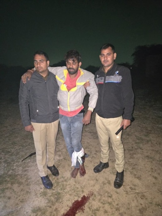 इटावा पुलिस की बड़ी कार्रवाई: मुठभेड़ में घायल हुआ टप्पेबाज हिस्ट्रीशीटर, हथियार व नकदी बरामद