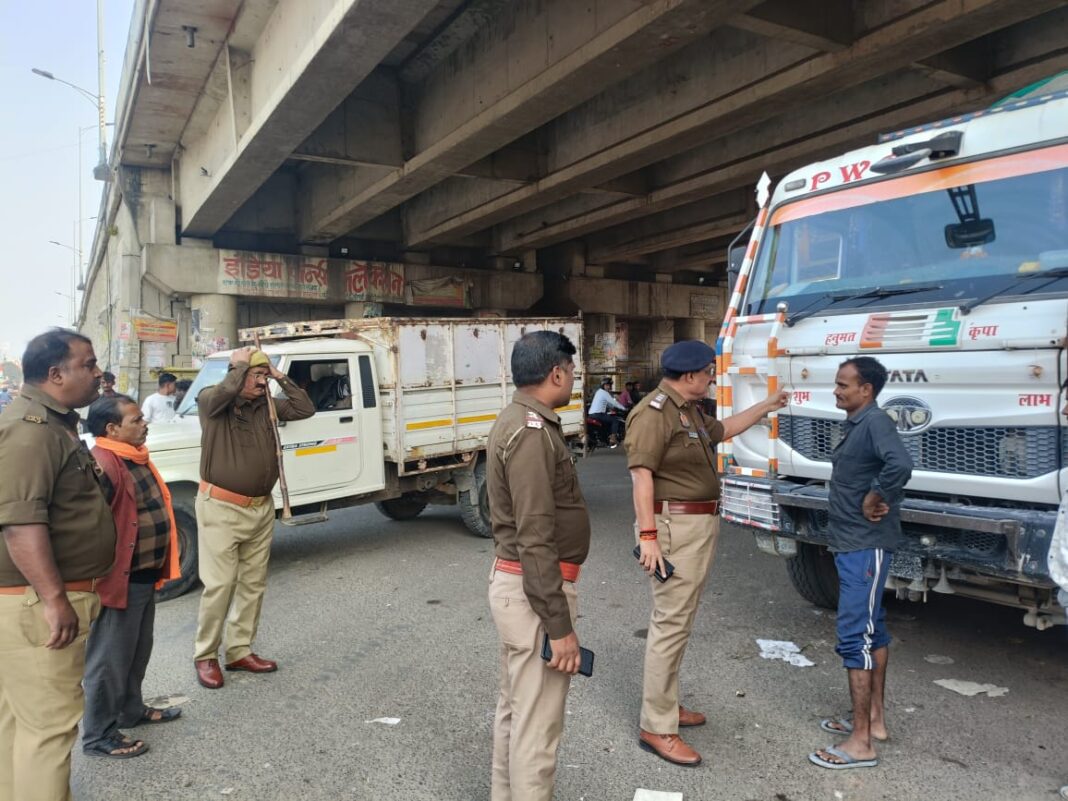 हाइवे पर खड़ी ट्रकों पर बड़ी कार्रवाई: 114 वाहन चालान, 8 सीज़ — सड़क सुरक्षा को लेकर पुलिस सख्त
