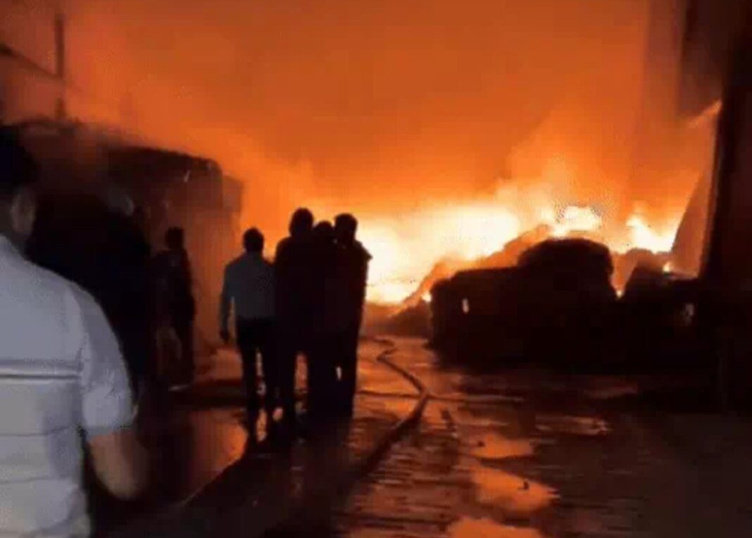 पानीपत की धागा फैक्ट्री में भीषण आग, करोड़ों का नुकसान; घंटों बाद काबू