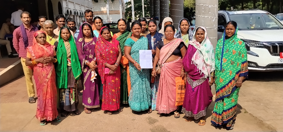 धमतरी: कुरुद के संजय नगर वार्डवासी पट्टा मांगने पहुंचे कलेक्ट्रेट