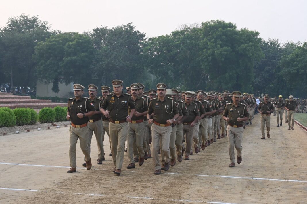 फिरोजाबाद में पुलिसकर्मियों की फिटनेस रन — शारीरिक और मानसिक रूप से मजबूत बनने की पहल!
